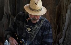 Neil Young bejelentette a Second Song albumot a The Chrome Hearts-szal, itt a címadó dal