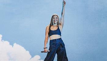 Becky Hillt kifütyülték a TRNSMT-en – „Nem zenegép vagyok, hanem előadó”
