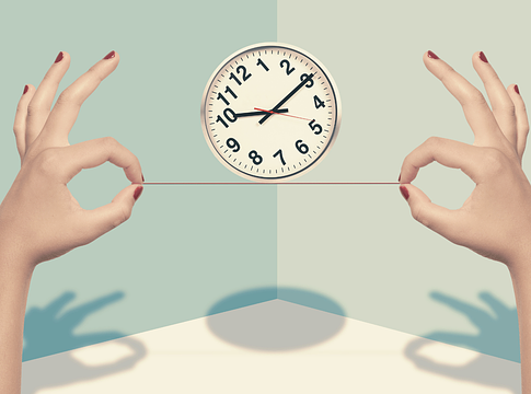 Cal Newport szerint a „Junk Food” tartalom szétszedi a figyelmünket – még nem késő visszafordítani