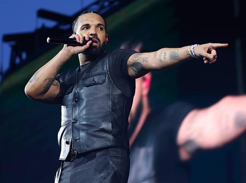Drake perbe fogva: illegális szerencsejáték és streamingmanipuláció gyanúja