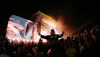 Túlzsúfoltság miatt zárták le a Reading és Leeds új dance sátrait