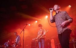 Balesetet szenvedett az Inspiral Carpets turnébusza Skóciában