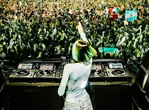 Miss Monique a Tomorrowlanden mutatta be új audiovizuális show-ját