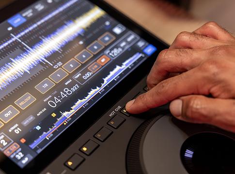 Kompaktabb formában hozza az új CDJ-világot az AlphaTheta CDJ-1500X