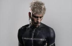 Machine Gun Kelly szerint lehet, hogy félig földönkívüli