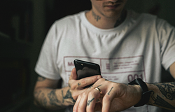 Új digitális falak épülnek a zenészek köré