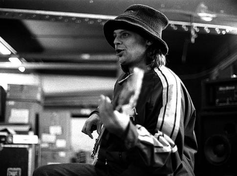 Elhunyt Mani, a Stone Roses és a Primal Scream legendás basszusgitárosa