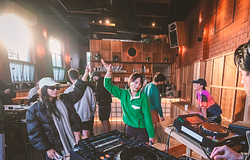 Soft clubbing: a nappali rave-ek és józan bulik korszaka jön