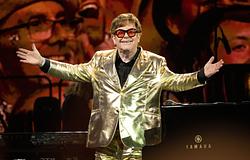 Elton John térdkalácsaiból készült ékszer – új dokumentumfilm különleges története