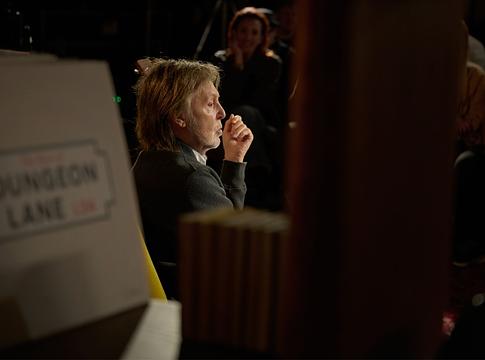 Paul McCartney ‘Home To Us’-t jelentett be: első közös duetje Ringo Starrral, Chrissie Hynde és Sharleen Spiteri vokáljaival