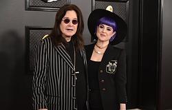 Kelly Osbourne fia játékból idézte meg Ozzy legendás denevéres pillanatát