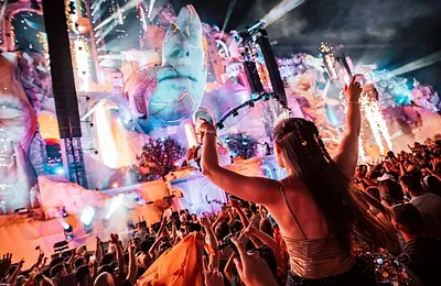A Tomorrowland nemcsak a rajongóknak hoz hasznot: a helyiek is szépen keresnek a fesztiválon