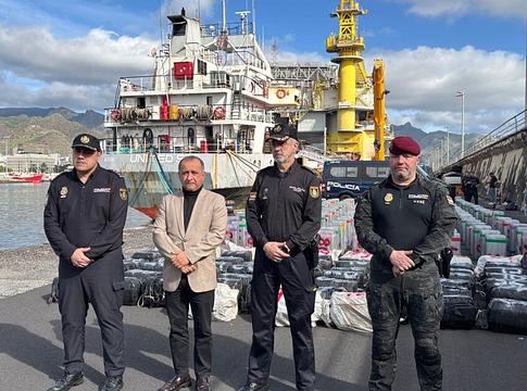 Rekorddöntő tengeri drogfogás: közel tíz tonna kokaint állítottak meg Spanyolországnál