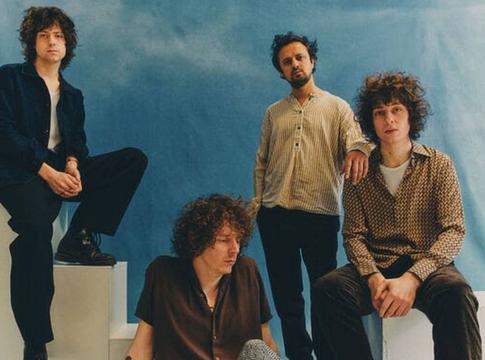 Hat év után visszatért a Mystery Jets a Black Sage-zsel