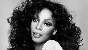 Donna Summer hagyatéka a Primary Wave-vel társul a katalógus és NIL‑jogok kezelésére