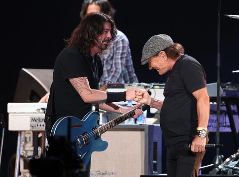 Foo Fighters nyitja az AC/DC st. louisi koncertjét