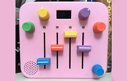 Alma: rózsaszín, 3D-nyomtatott mini szintetizátor egy londoni apukától