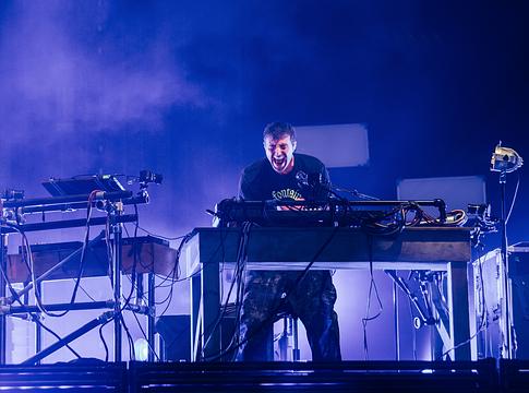 Fred Again.. a zenéről, kritikáról és mentális védelemről