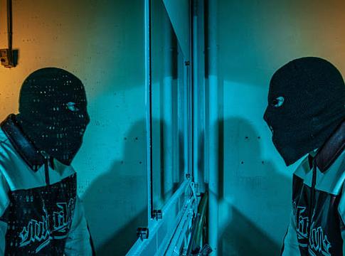 Malaa dupla albummal és különleges show-val indítja az évet