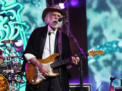 Bob Weir utolsó fellépésével búcsúznak a rajongók