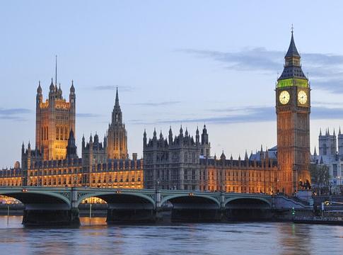 Vita az Egyesült Királyságban: AI cégek használhatnák a zenéket modellképzésre