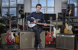 Johnny Marr elárverezi legendás gitárgyűjteményének jelentős részét