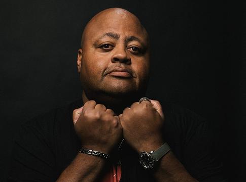 Kevin Knapp – Az őszinteség és groove mestere visszatért a ‘West Coast’-tal