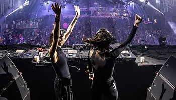 Visszanézhető Amelie Lens és Sara Landry brutális Ultra Miami szettje