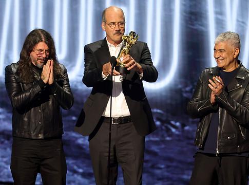 A Nirvana kapta a Video Vanguard Awardot az MTV VMA-n
