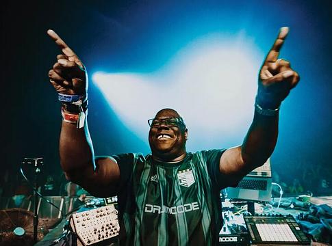 Carl Cox 2026-ban ismét visszatér az [UNVRS] Ibizára