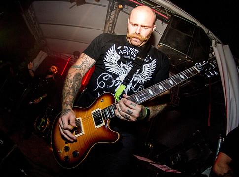 48 évesen elhunyt Andy Williams, az Every Time I Die alapító gitárosa