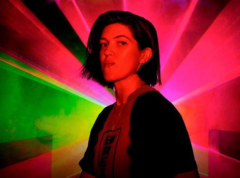 Romy új dala a szeretet erejéről: Love Who You Love