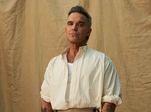 Robbie Williams visszatér a ’90-es évekhez új albumával, a Britpop-pal