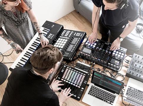 Native Instruments visszatér az ADE-re – itt a Traktor új korszaka