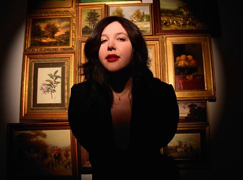 Lucy Dacus esküvőket vezet turnéja alatt – zenei koncertből életre szóló emlék