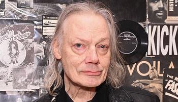 Szállítás közben megsérültek William Orbit Grammy-díjai