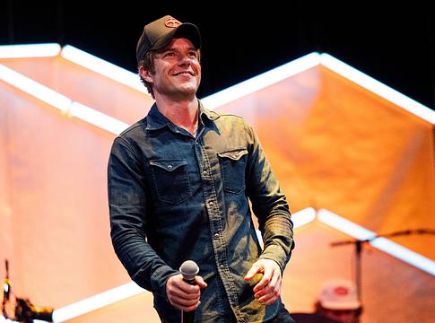 Brandon Flowers bánja, hogy a Crossfire nem The Killers-dal lett