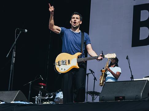Jack Antonoff nekiment az AI-zene készítőinek: „godless whores”