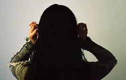 Jennifer Loveless az idő rétegeit bontja ki első albumán