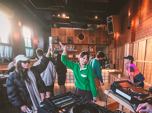 Soft clubbing: a nappali rave-ek és józan bulik korszaka jön