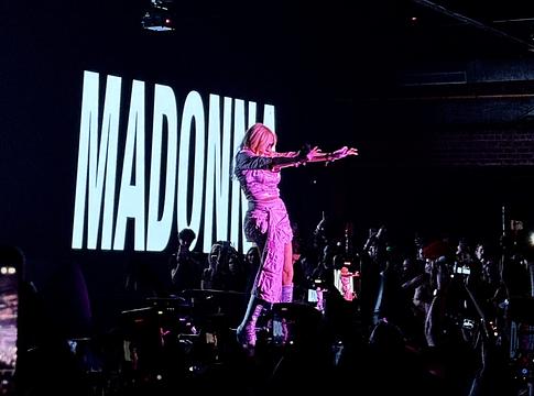 Madonna klubesttel ünnepelte új albumát Brooklynban