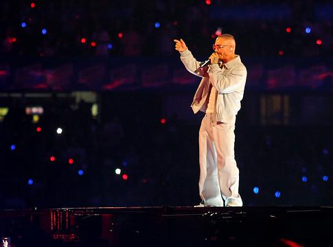 J Balvin majdnem összeesett egy maratoni koncert közben Medellínben