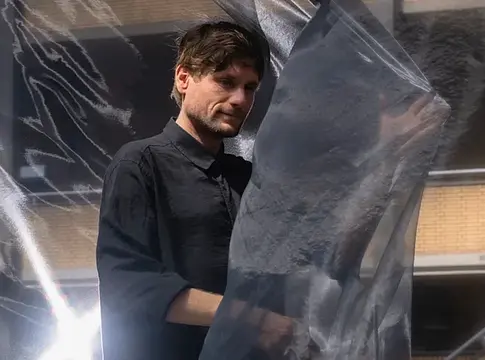 Fred again.. látványtervezője óriási „mesterséges égboltot” épít az ADE-re