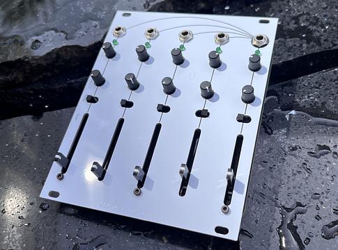 Crows Electromusic Ovum – 5 oszcillátoros drone szinti Eurorack formában