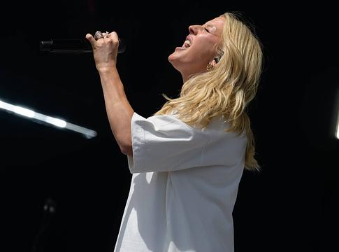 Ellie Goulding élőben mutatta be új dalát a Radio 1 Big Weekend színpadán