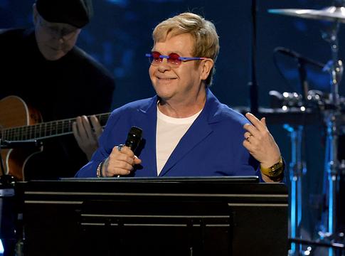 Elton John befejezte új, „so different, so happy” albumát