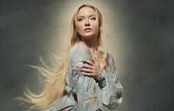 Zara Larsson nyíltan bírálta az ICE-t párja kitiltása miatt