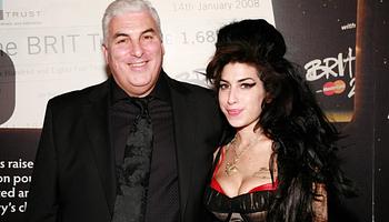 Amy Winehouse édesapja közel egymillió fontos perköltséget köteles fizetni