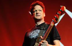 Jason Newsted elmondta: torokrák után „free and clear” – egy éve esett át a beavatkozáson
