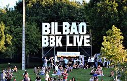 Bilbao BBK 2026: Robbie Williams, Lily Allen és David Byrne érkezik a Kobetamendire